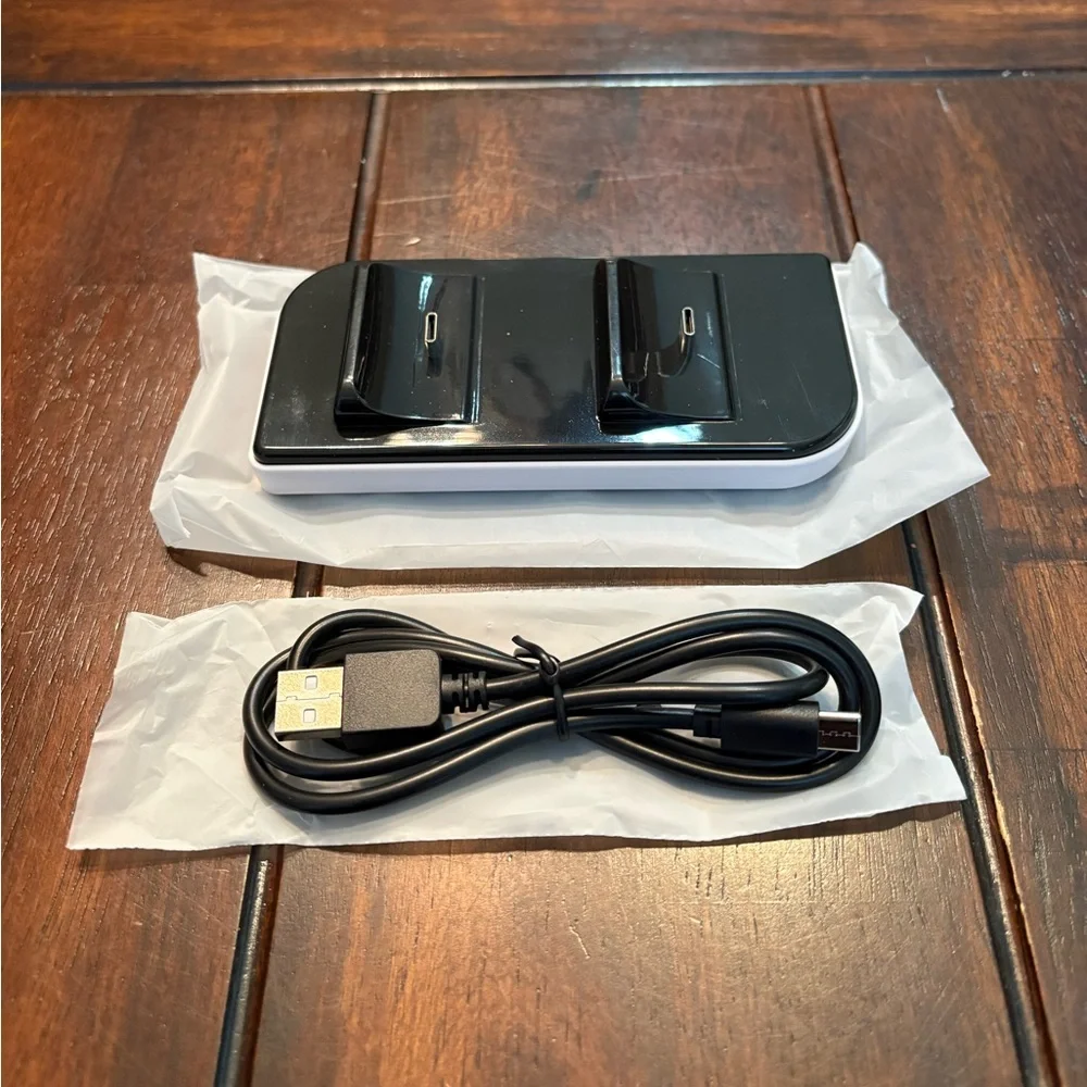 iPlay Charging Dock for PS5 - Black and White
